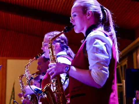 Saxophonistinnen im Profil